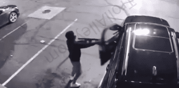 Dude Clowns Two Dudes That Tried To Rob Him And Flex The Money That They Missed Out On