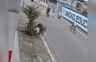 Instant Karma: Police Pulled Up Just In Time On Suspects That Was Gunning A Man Down In Traffic