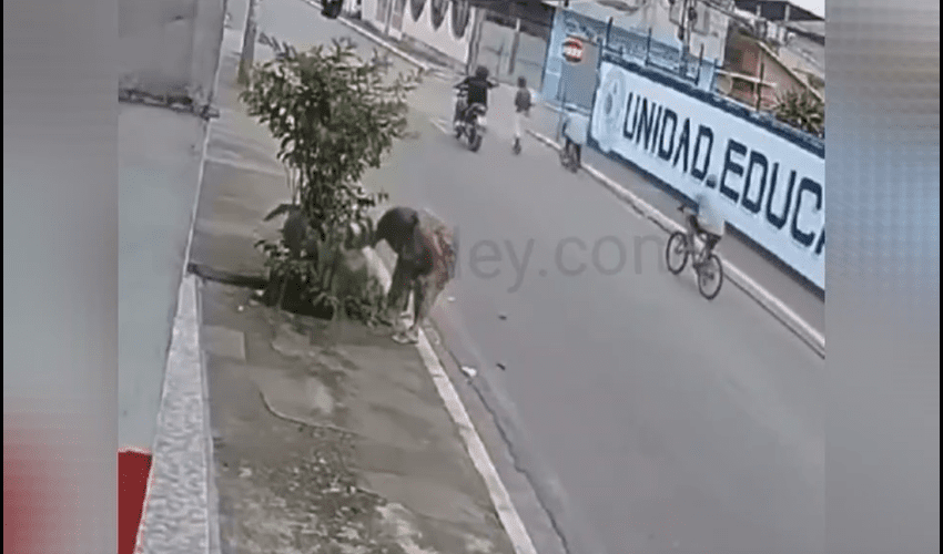 Instant Karma: Police Pulled Up Just In Time On Suspects That Was Gunning A Man Down In Traffic