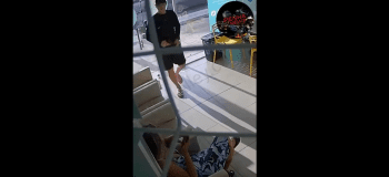 Robber Gave A Woman A Crack Over The Head With His Strap After She Didn’t Want To Give Up Her Phone