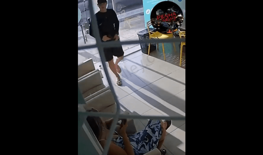 Robber Gave A Woman A Crack Over The Head With His Strap After She Didn’t Want To Give Up Her Phone