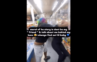 Girl Beat Up Her Fake Friend For Showing People Her Close Friends List On Instagram And For Talking Behind Her Back