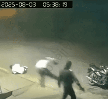 Dude Does A Flying Kick To Help His Friend After He Was Tricked And Shot Multiple Times After He Approached To Help A Man That Was Pretending To Be Hurt