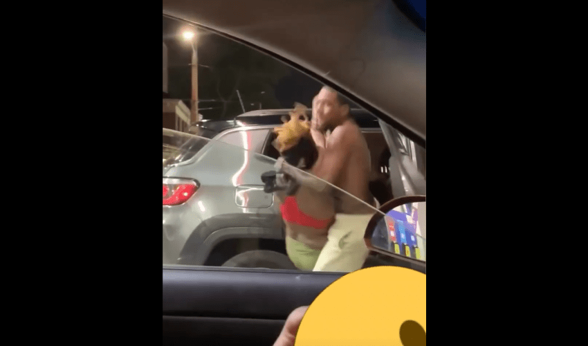 Two Women Caught A Woman In A Toxic Relationship With Her Boyfriend In Public And Didn’t Do Anything