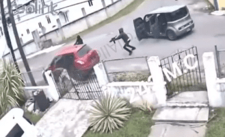 Group Of Dudes Hopped Out On Their Opps With Guns And Missed Every Shot At Close Range