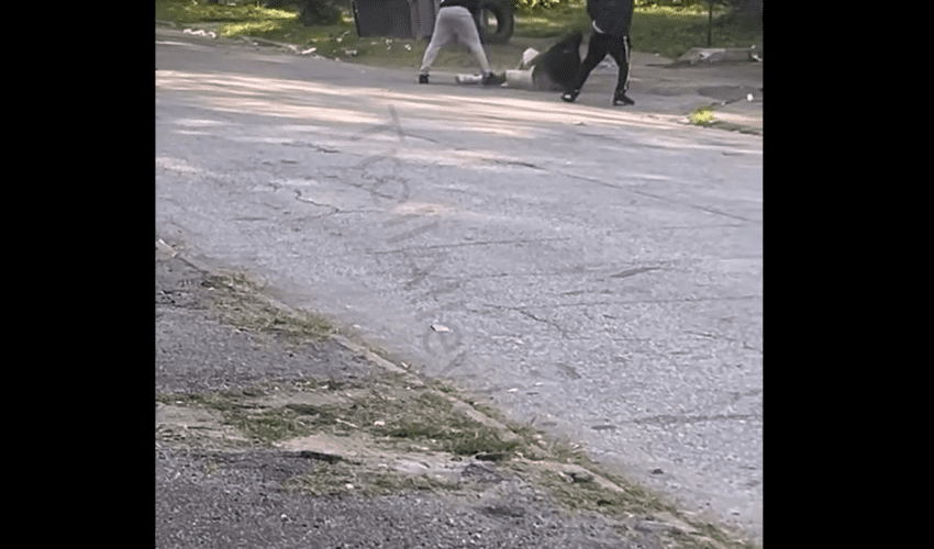 Community Watched A Man Take Multiple Shots After He Tried To Take On Robbers That Tried To Go In His Pockets!