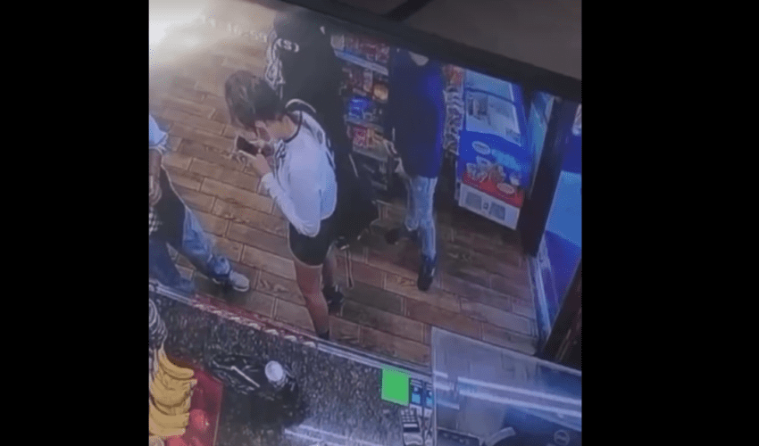 Dude Tried To Pull His Strap On A Guy During A Argument But It Didn’t Go As Planned