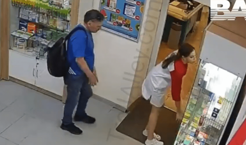 Creep Caught Doing This To A Worker Behind Her Back While She Helping Him