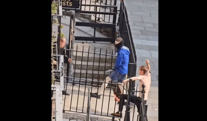 Dude Uses One Hand To Handle A Group Of Men With Weapons That Was Trying To Rush Him