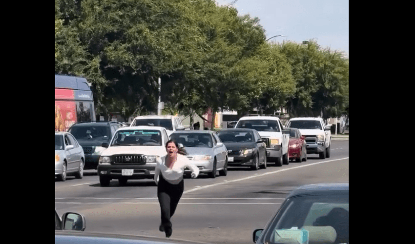 Girl Crashed Out In Traffic Over Her Man And Went After The Camera Man After She Seen Him Recording