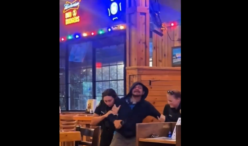 Two Female Police Officers Couldn’t Do Their Job So A Man Had To Step In To Restrain A Suspect