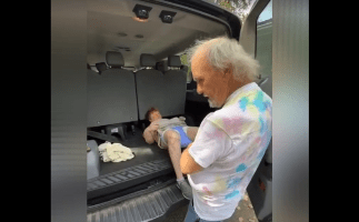 Dude Caught A Mental Patient Driver Doing This To One Of His Mentally Ill Passengers In A Alley
