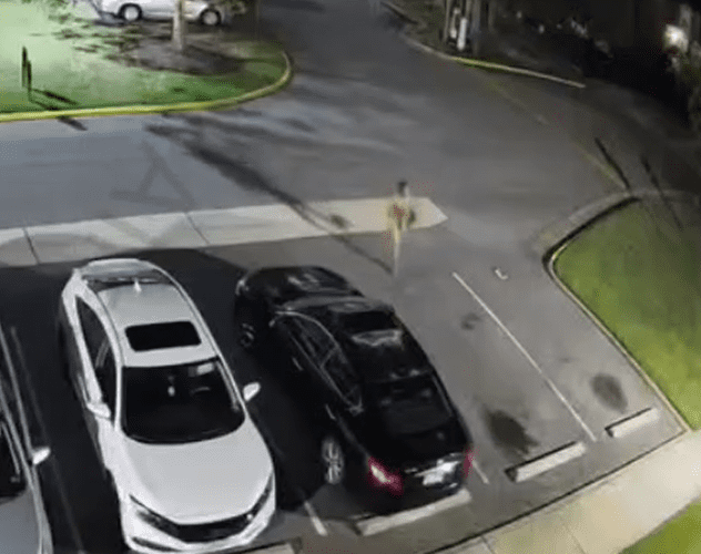 Dude Gets Caught Clapping A Girl And Ran Out Her House With A Rifle Because Her Boyfriend Came Home Clapping At Him