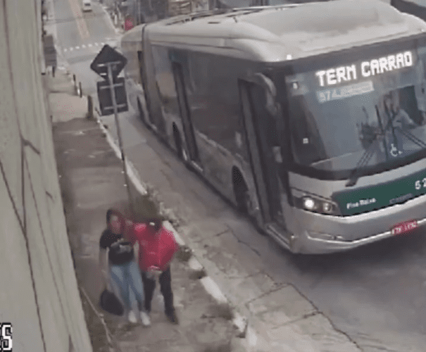Bus Driver And 3 Passengers Saves Woman From Creep After He Attempted To cRape Her