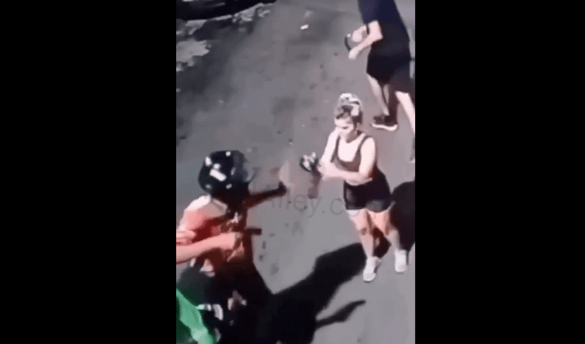 Dude Leaves His Girlfriend After Robbers Pulled Up!