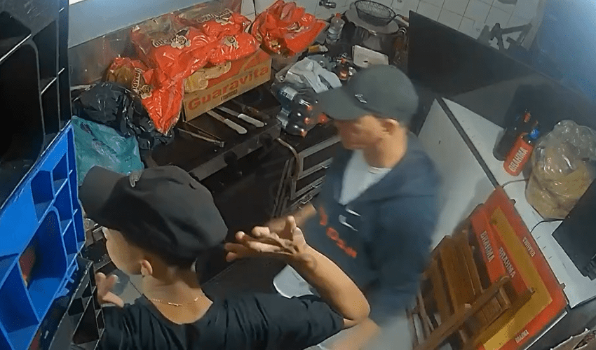 Dude Was Playing On The Job Until Somebody That Didn’t Like Him Pulled Up