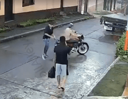 Dude Was A Strap Was Scared And Started Running Away From A Guy He Tried To Rob