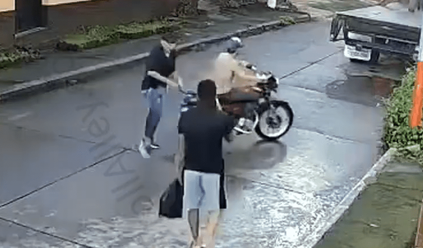 Dude Was A Strap Was Scared And Started Running Away From A Guy He Tried To Rob