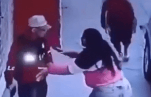 Dude Couldn’t Resist Doing This After He Robbed A Woman With Massive Cheeks