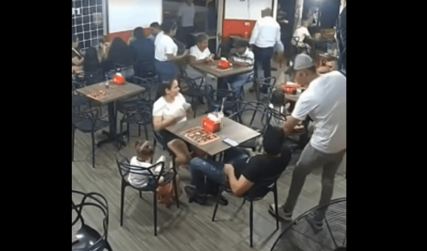 Man Gets His Iphone 17 Stolen And Wallet In Front Of His Daughter And Wife