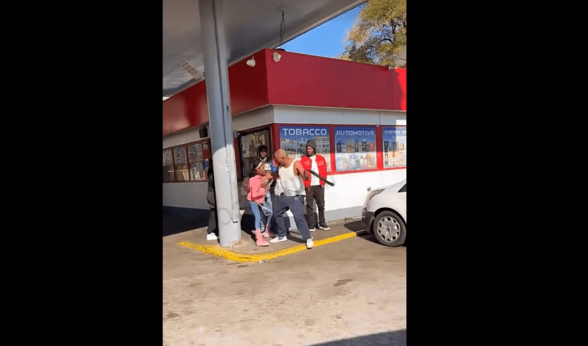 Man Used A Belt On His Ex Girlfriend After She Broke Up With Him Without Him Knowing, And Caught Her 3 Days Later At The Store In Other Men Face