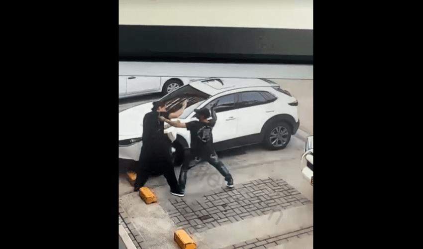Weak Robber Gets His Strap Taken For Pump Faking