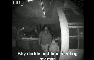 Woman Told Her Babyfather To Pull Up On Her While With Her New Boyfriend To Drop Their Daughter Off And It Turns Into A Heated Altercation