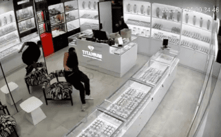 Jewelry Heist Gets Cut Short Because Of White Smoke