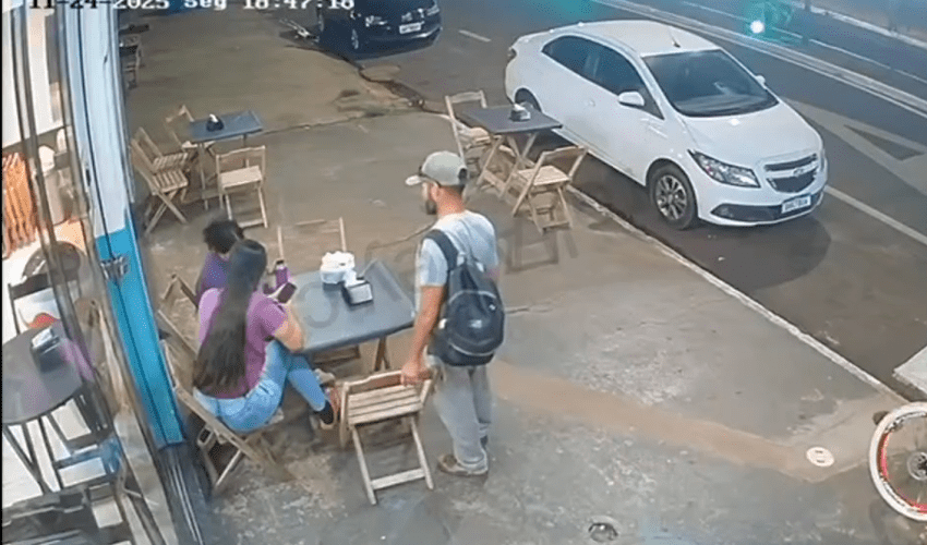 Dude Got Aggressive After A Girl Rejected Him