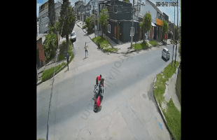Neighborhood Watchers Helps Woman From Purse Snatchers On A MotorBike