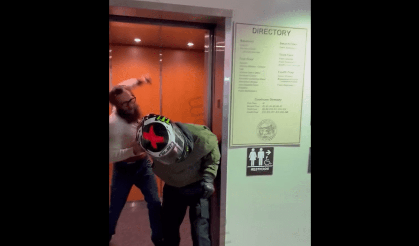 Dude Put Hands On His Babymother Boyfriend After He Went In The Same Elevator As Him To Go To A Court Date