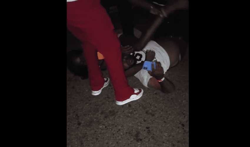 Dude Put His Hands On The Wrong Woman And She Wouldn’t Let Him Out A Leg Lock