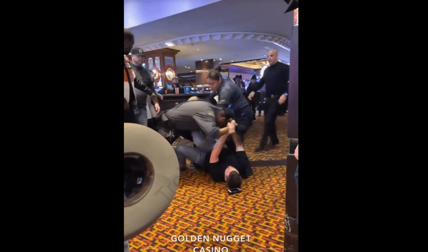 Dude Pulled A Security Guard Dreads After He Got Dropped In The Casino