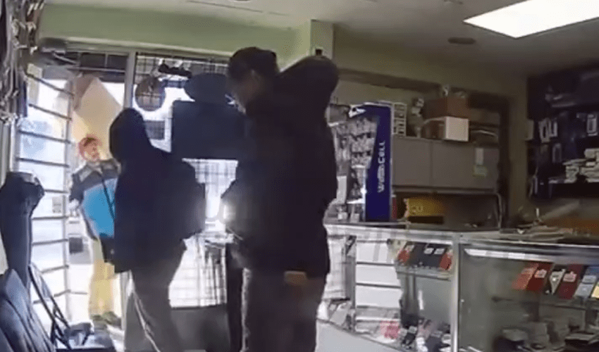 Dude Got Robbed By A Woman While Getting A Amazon Package Delivered To Him