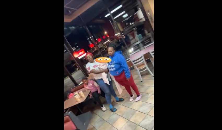 Girl Didn’t Want To Give Her Friend Her Baby After A Woman Pulled Up And Wanted To Throw Hands With Her For Talking Shii On Social Media
