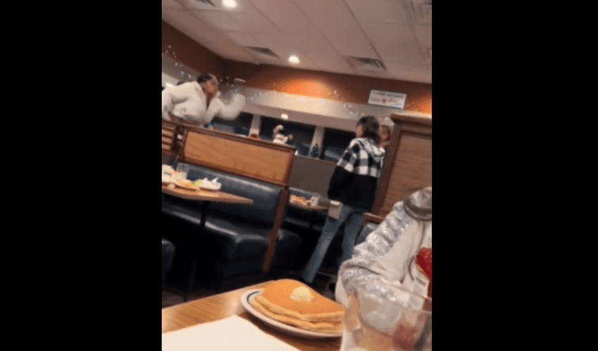 Woman Overheard A White Woman Using The N Word At Ihop And Everything Instantly Got Heated