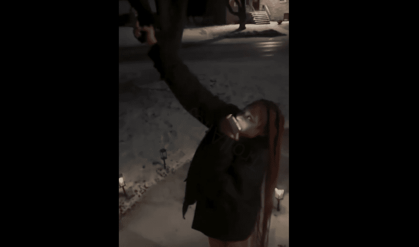 Dude Was Teaching His Girl How To Shoot His Gun In The Front Yard And Didn’t Even Put Her Phone Down