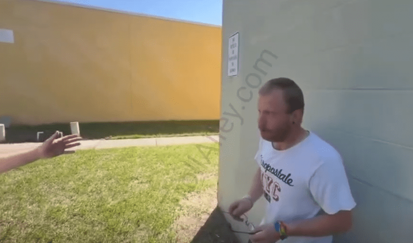 Dude Gets His Tooth Smacked Out His Mouth For Trying To Meet Up With A Child