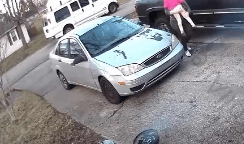 Mother Goes Off After A Big White Van Reverse After He Seen Her Small Daughter Outside Alone