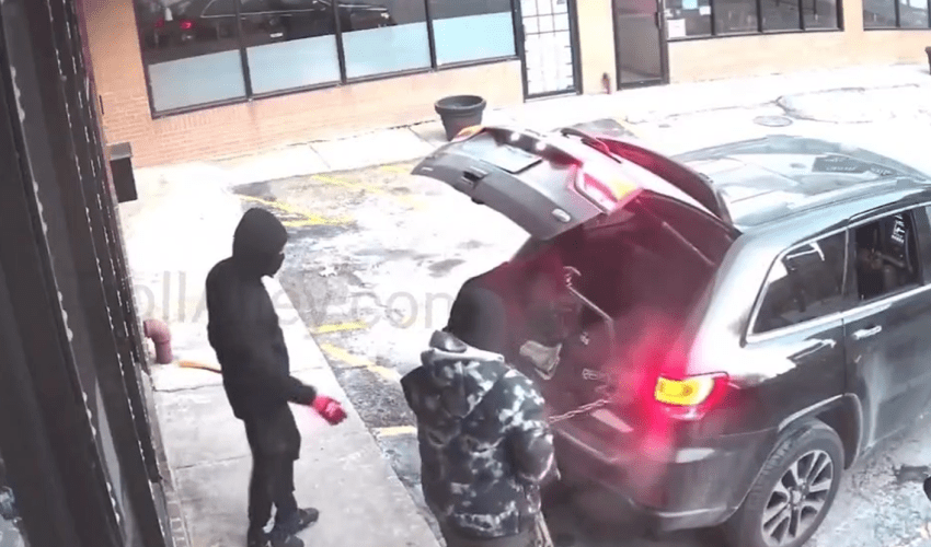 They Stole A Atm Machine Out A Store In Broad Daylight In Chicago