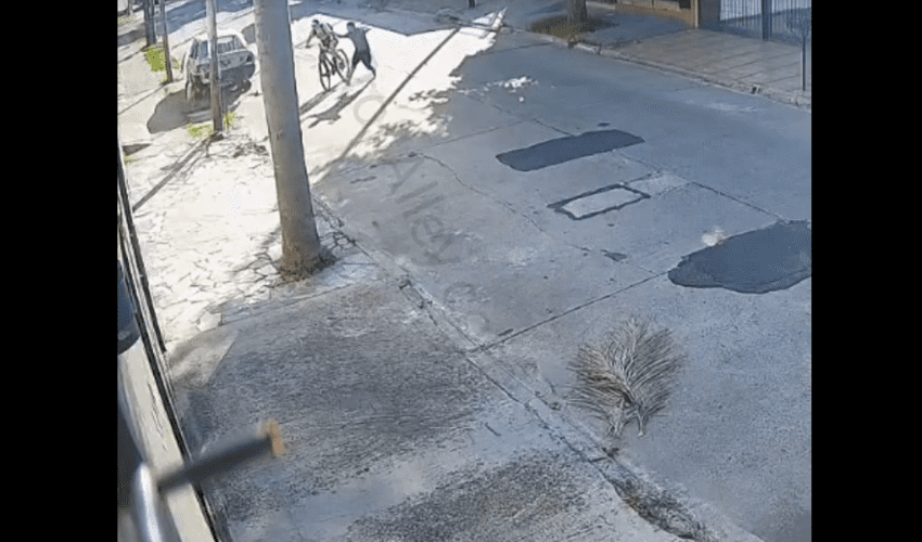 Woman Screams For Help After A Thief Tried To Steal Her Bike While She Was Riding