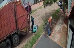 Trash Collectors Refuse To Help Woman After She Fell And His Partner Ended Up Under The Truck