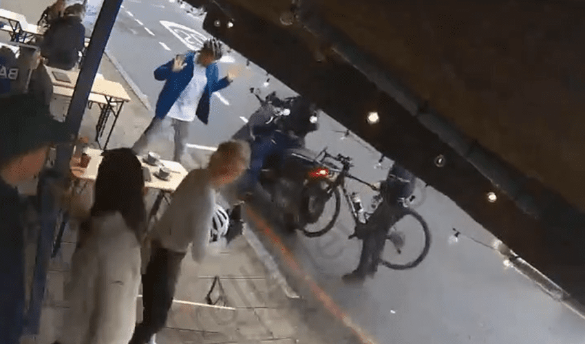 Two Thieves Pulled Up To A Coffee Shop And Steals A $5000 From A Customer