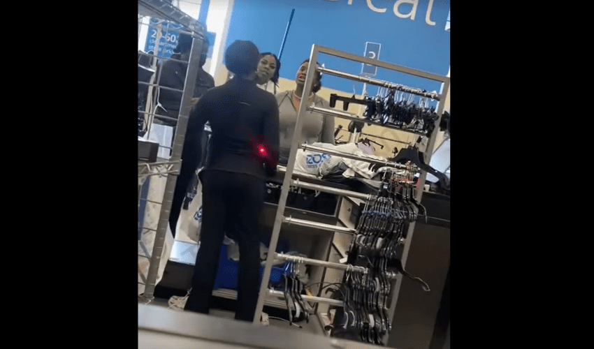 Girl Didn’t Do Anything After A Customer Started Talking To Her Crazy In Ross In New Orleans
