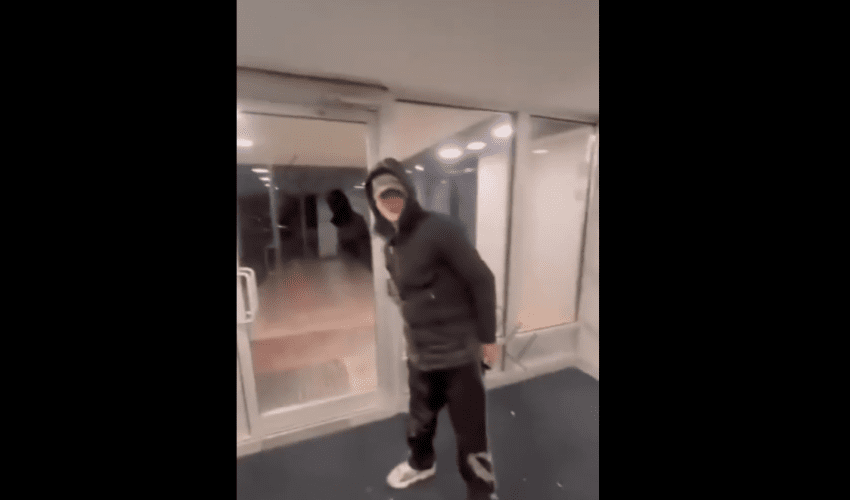 Homeless Man Pulled A Box Cutter Out After Security Tried To Kick Him Out While Sleeping