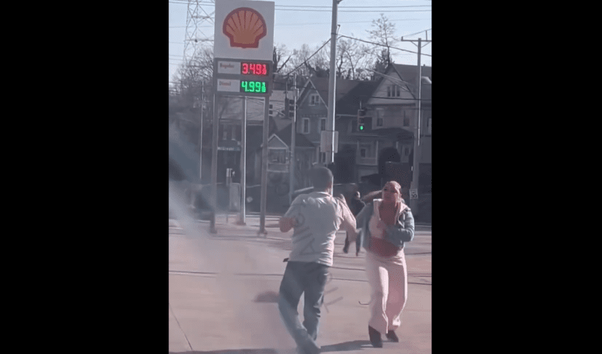 Bystanders Didn’t Help Woman After They Seen Her Throwing Hands With The Store Owner After She Was Caught Stealing