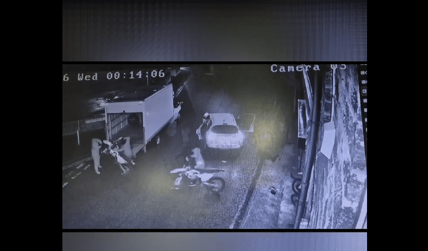 Thieves Use A Big Truck To Steal Motorbikes Without Anybody Noticing