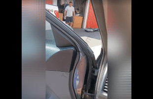 Woman Gets Mad After A Man Wouldn’t Pay For Her Storage Because She Didn’t Wanna Give Up Her Pouch To Him