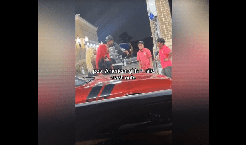 Uk Men That Was Visiting Texas Was Shocked After Seeing A American Black Woman Talking Crazy To A Man That Wrecked Her Car