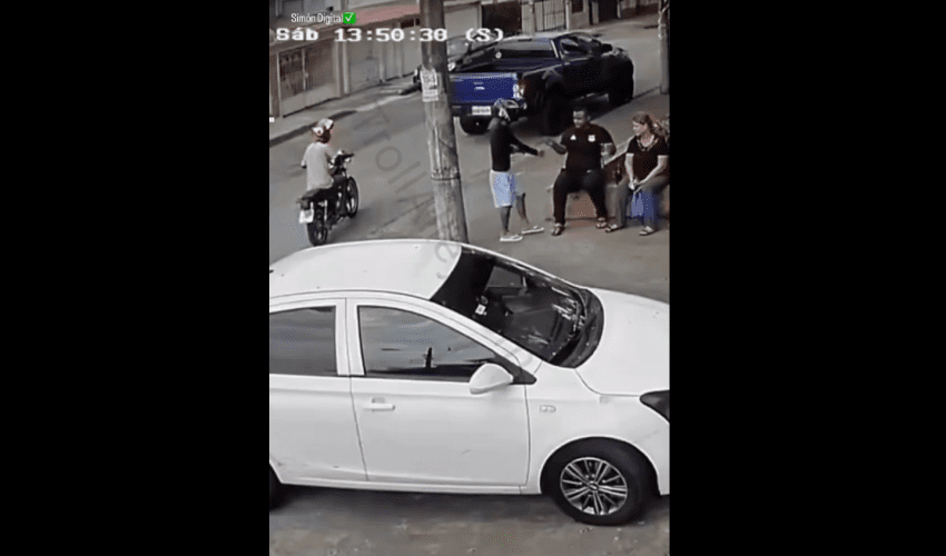 Thieves Pulled Up On A Man That Was Rizzing A Girl And This How He Handled It In Front Of Her